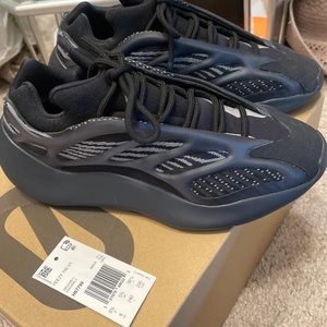 Yeezy 700 V3